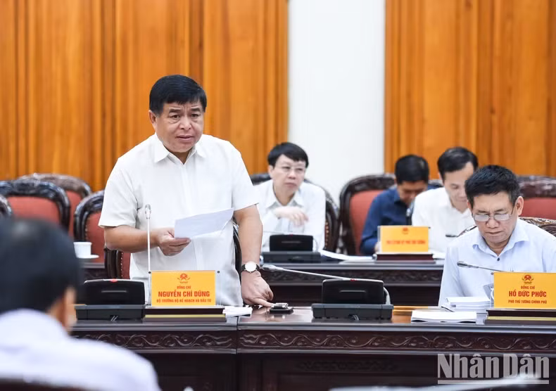 计划投资部部长阮志勇发表讲话。