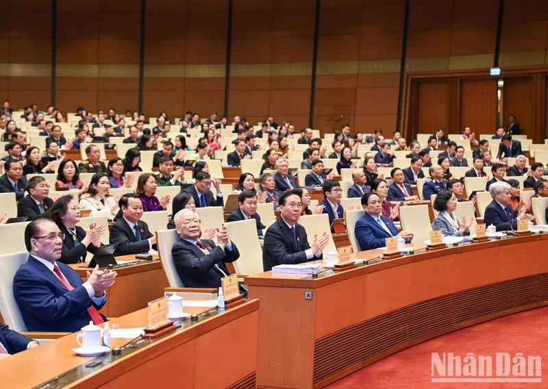 党、国家领导人出席第十五届国会第五次特别会议。
