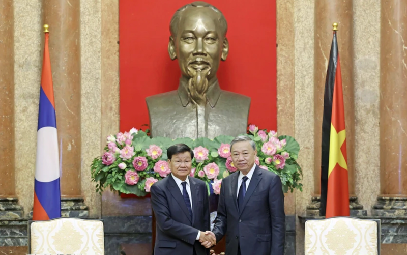 越南国家主席苏林会见老挝人民革命党中央总书记、国家主席通伦·西苏里（图片来源：越通社）