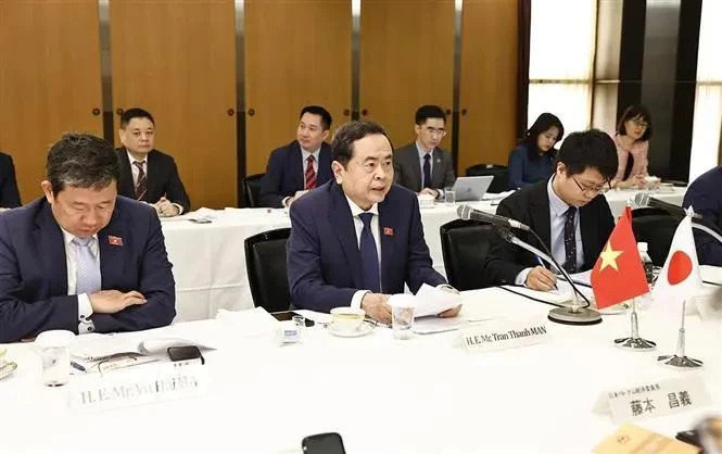 越南国会主席陈青敏早餐会上发表讲话。（图片来源：越通社）