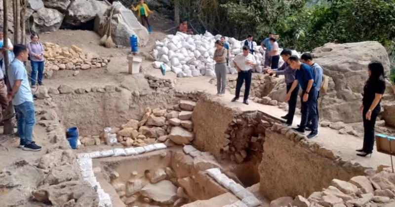 考古学家在太原省天造石屋顶洞穴遗址中发现许多具有科学价值的文物。