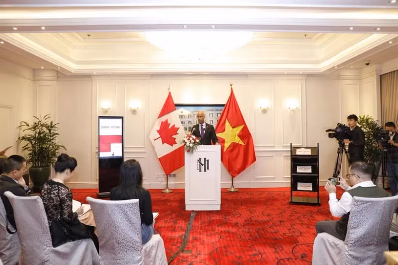 加拿大国际发展部部长艾哈迈德·胡森。（图片来源：越通社）