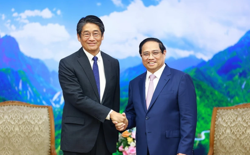 越南政府总理范明正会见日本新任驻越南大使伊藤直树。