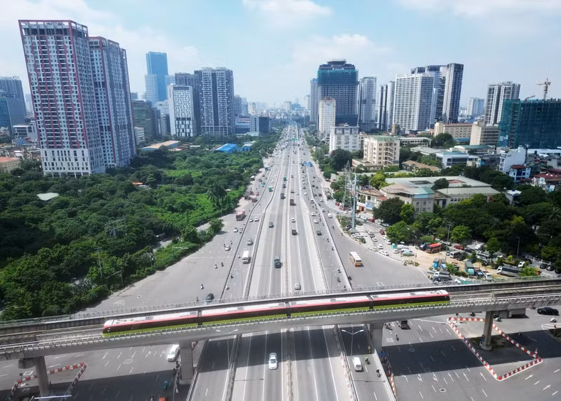 地铁呠—河内火车站全长12.5公里，其中高架段（呠—纸桥站）长8.5公里，地下部分（纸桥—河内火车站）长4公里。