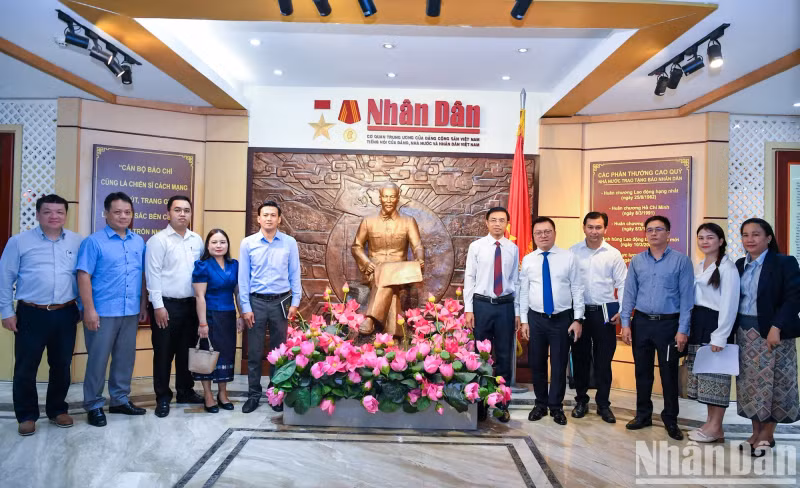 双方代表合影。