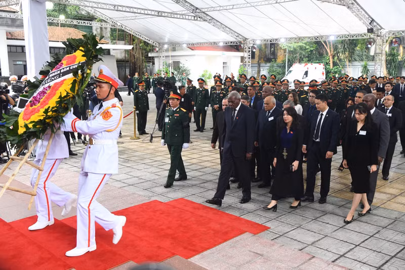 古巴全国人民政权代表大会主席埃斯特万·拉索·埃尔南德斯率领古巴代表团吊唁阮富仲总书记。