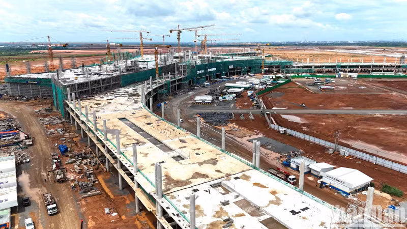 按计划,龙城机场将于2026年9月2日启用并迎来首个商业航班。 按计划,龙城机场将于2026年9月2日启用并迎来首个商业航班。