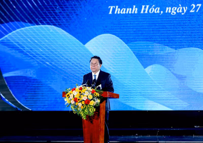 越共中央政治局委员、中央书记处书记、中央宣教部部长阮重义在活动上发言。