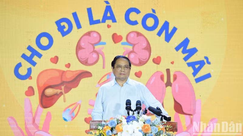 范明正总理在启动仪式上发表讲话。