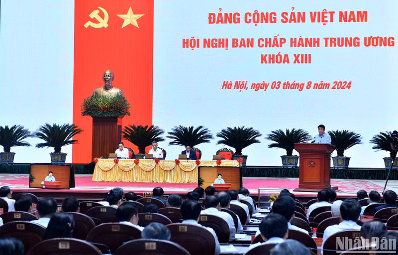 越南共产党第十三届中央委员会会议8月3日下午在河内举行闭幕会。