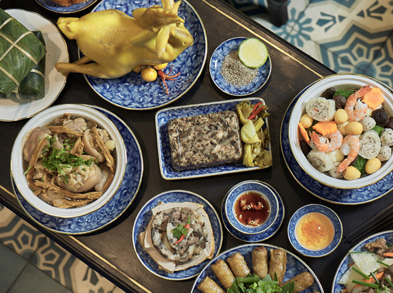 越南南部春节餐桌上的美食。