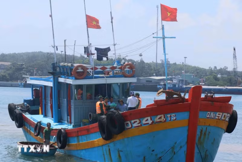 附图：广治省加强近岸海域违法行为防范工作。