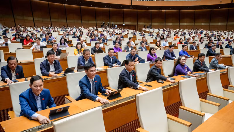 越南国会通过关于设立顺化中央直辖市的决议。