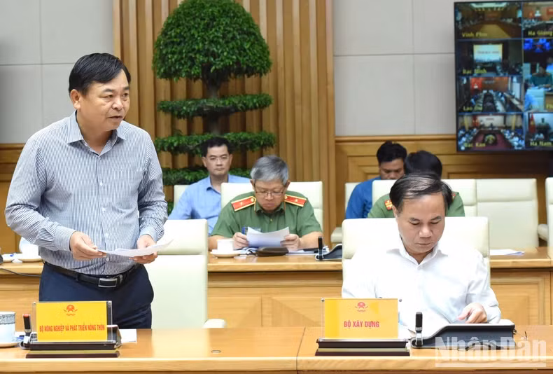 农业与农村发展部代表发表讲话。