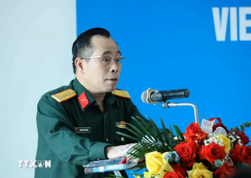 越南维和局副局长阮如景大校发表讲话。（图片来源：越通社）