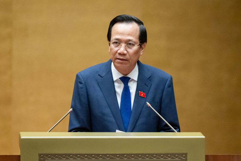 劳动荣军与社会部部长陶玉蓉受政府总理委托陈述2023年国家性别平等目标落实情况报告。