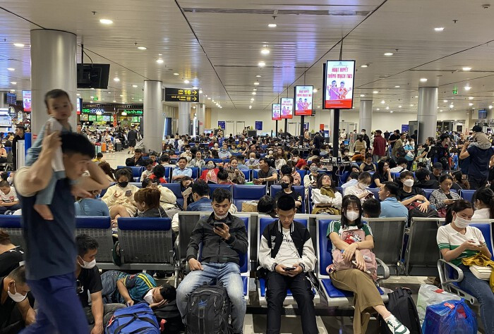 腊月二十八：预计内排和新山一国际机场旅客吞吐量将达20.5万人次。
