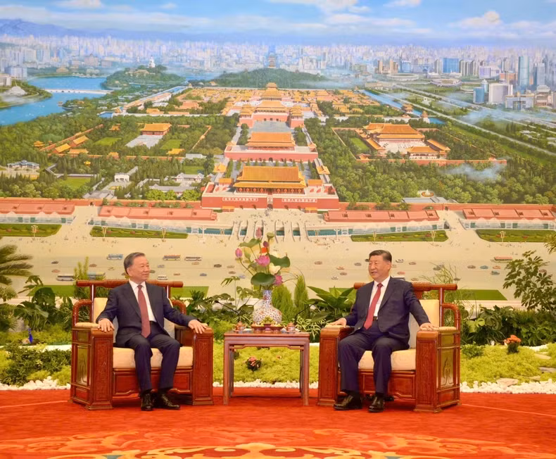越共中央总书记、越南国家主席苏林与中共中央总书记、中国国家主席习近平进行了茶叙。（图片来源：越通社）