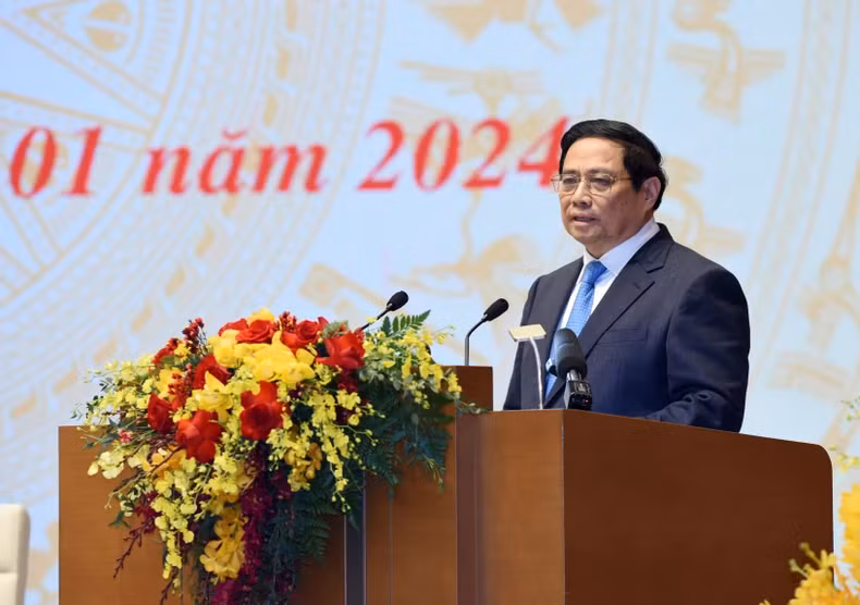 越南政府总理范明正在会上发表讲话。