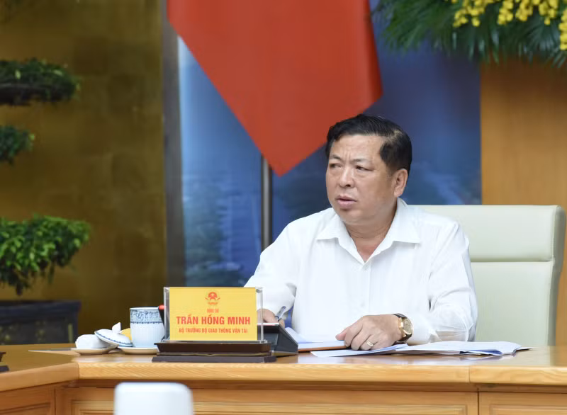 交通运输部部长陈红明在会上发表讲话。