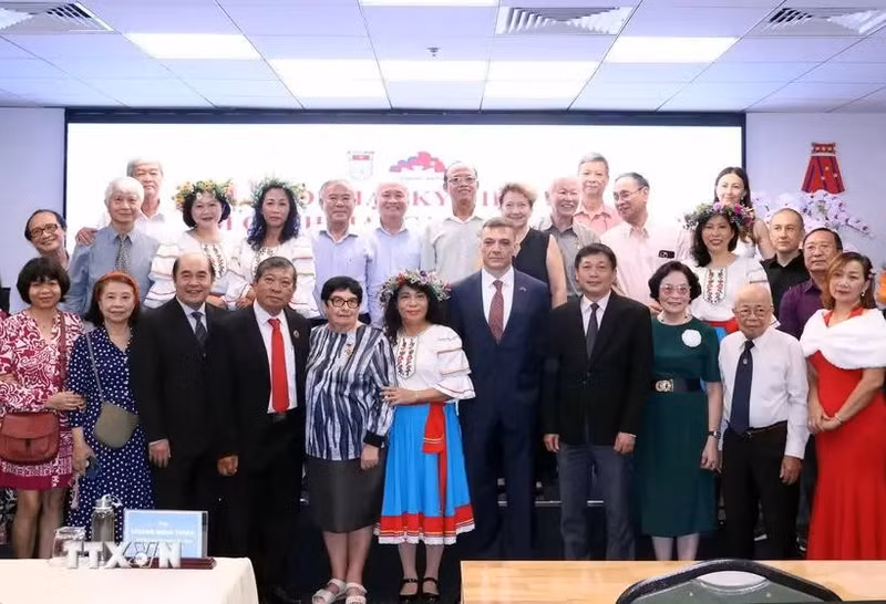 参加见面会的代表。