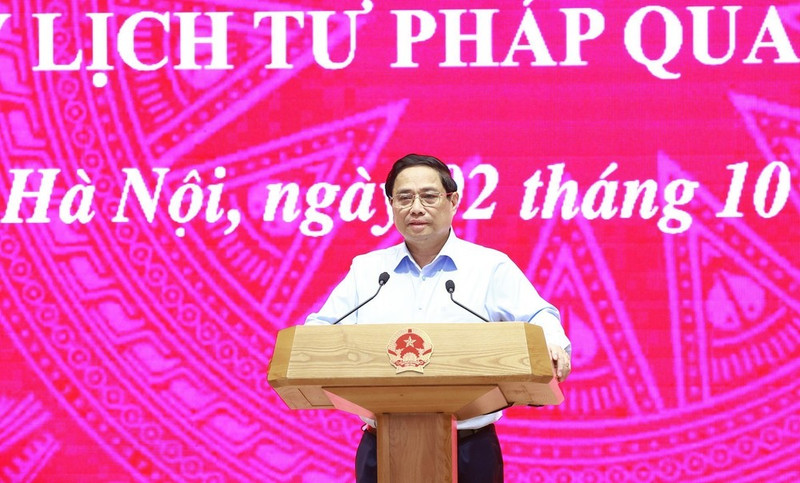 范明正总理在会上发表讲话。