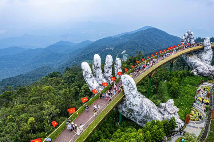 附图：越南岘港市金桥。