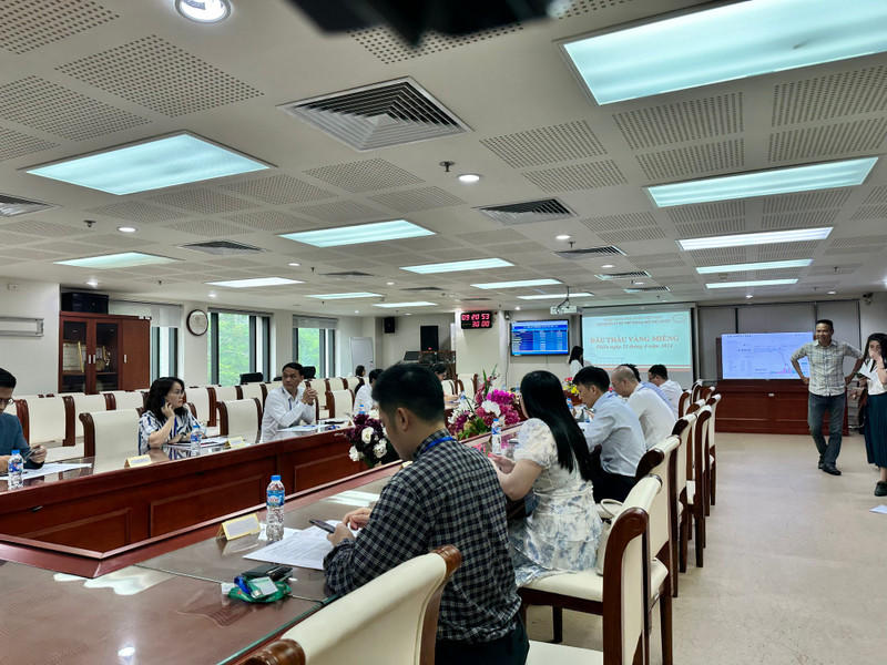 参加黄金拍卖的企业代表。