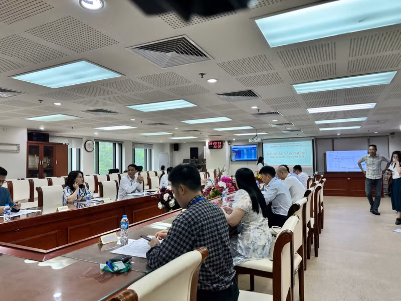 参加黄金拍卖的企业代表。