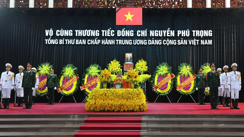 越共中央总书记阮富仲追悼会隆重举行。