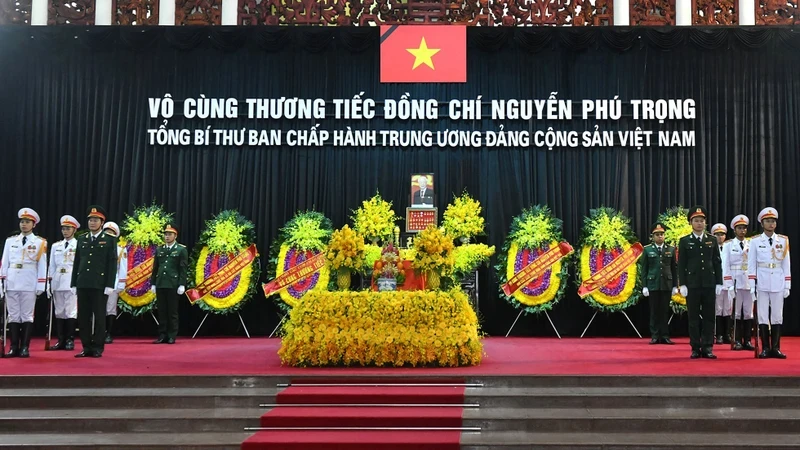 越共中央总书记阮富仲追悼会隆重举行。