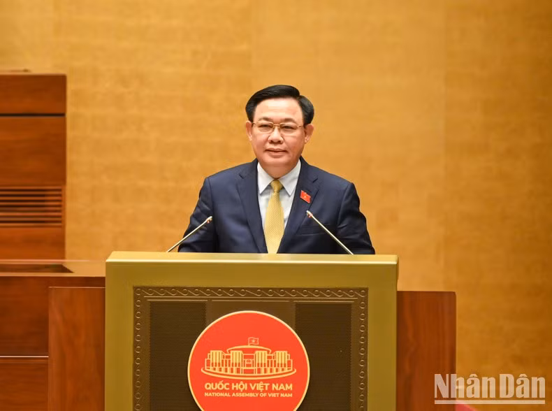越南国会主席王廷惠在会上致闭幕词。