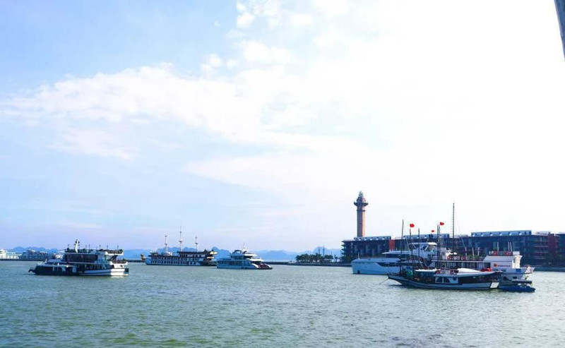 台风“摩羯”过后 广宁省下龙湾为恢复接待游客做好准备。（图片来源：quangninh.gov.vn）