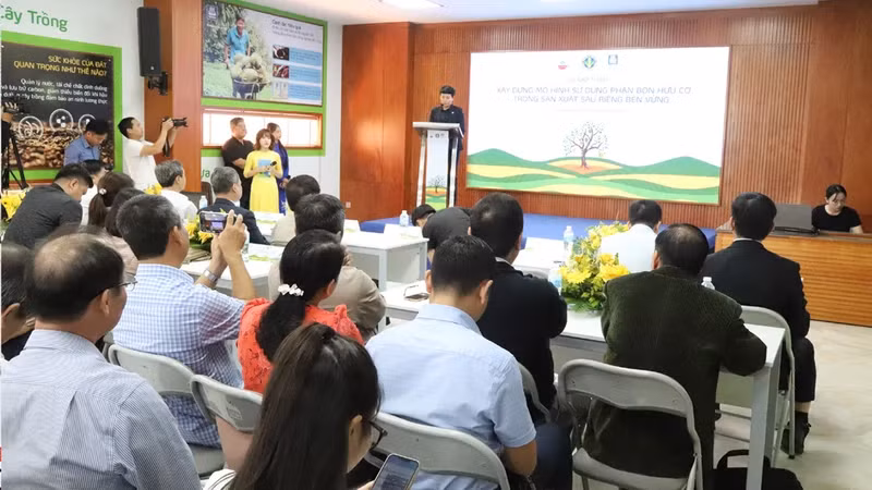 Yara越南有限公司介绍了该项目在得乐省开展的计划。 Yara越南有限公司介绍了该项目在得乐省开展的计划。