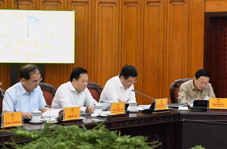 政府副总理以及各部委行业领导代表出席会议。