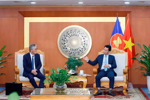 邓国庆部长会见日本Erex集团董事长本那仁。