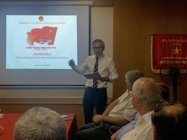 越南驻以色列大使李德忠在奠边府大捷70周年座谈会上发表讲话。（图片来源：越通社）