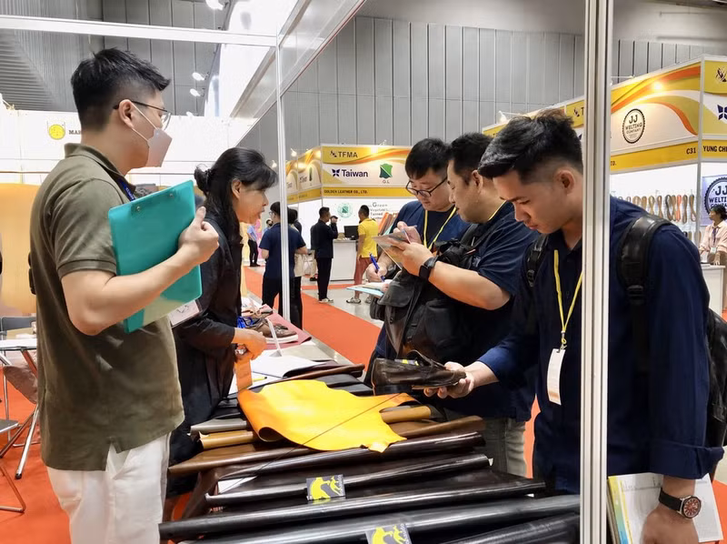 系列皮革与鞋业展会的展位。