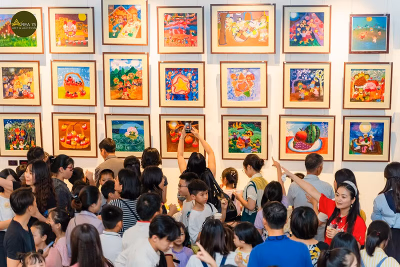 75号艺术与拍卖文化空间凭借其展区和文化体验空间就成为了艺术爱好者具有吸引力的目的地。