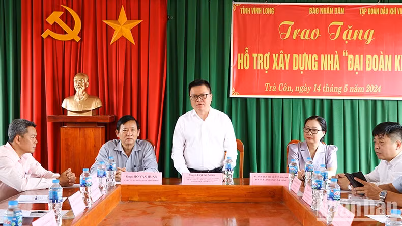 黎国明同志在仪式上发表讲话。 黎国明同志在仪式上发表讲话。