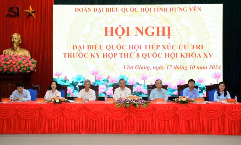 越共中央总书记、国家主席苏林和兴安省国会代表团举行工作会议。