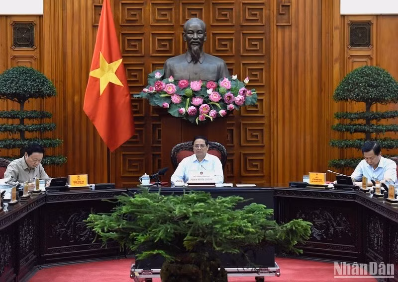 越南政府总理范明正、副总理黎明慨、副总理陈红河出席并主持会议。
