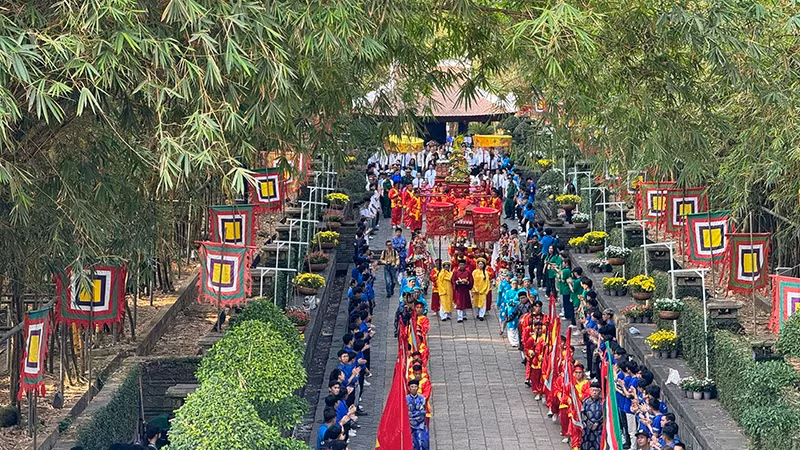 雄王祭祖仪式在胡志明市民族文化历史公园雄王纪念堂举行。