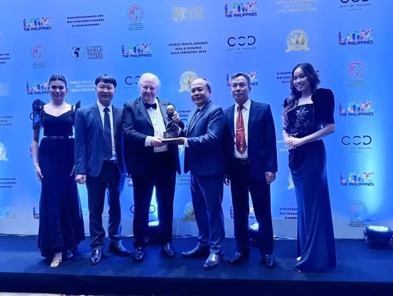 越南菊芳国家公园于9月3日晚在菲律宾举行的世界旅游奖颁奖典礼上获得此殊荣。 越南菊芳国家公园于9月3日晚在菲律宾举行的世界旅游奖颁奖典礼上获得此殊荣。