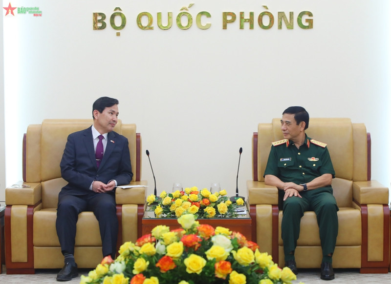 潘文江大将会见韩国国防部副部长金宣虎.