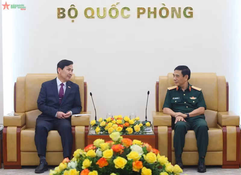 潘文江大将会见韩国国防部副部长金宣虎.