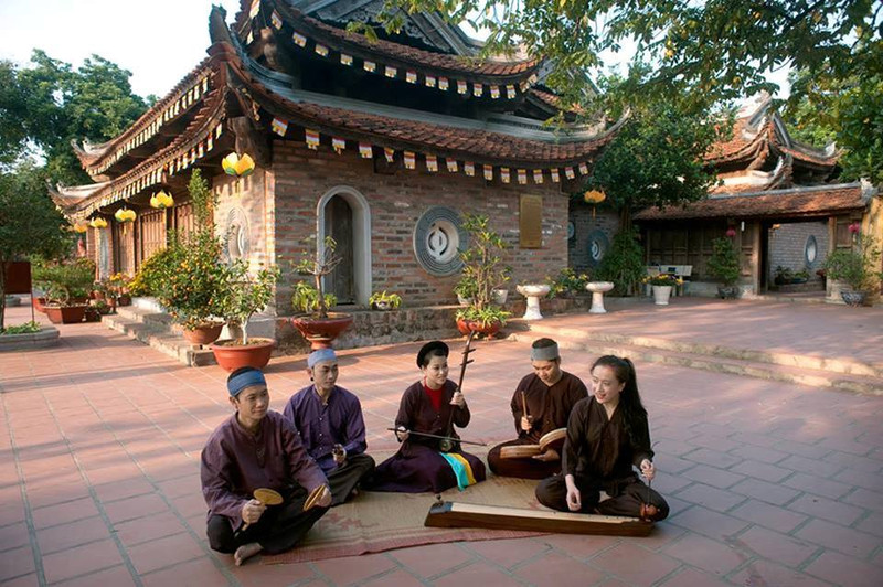 盲人曲是专业的民间音乐类型，同时也是民族传统音乐宝库中一种独特的民间演唱方式。