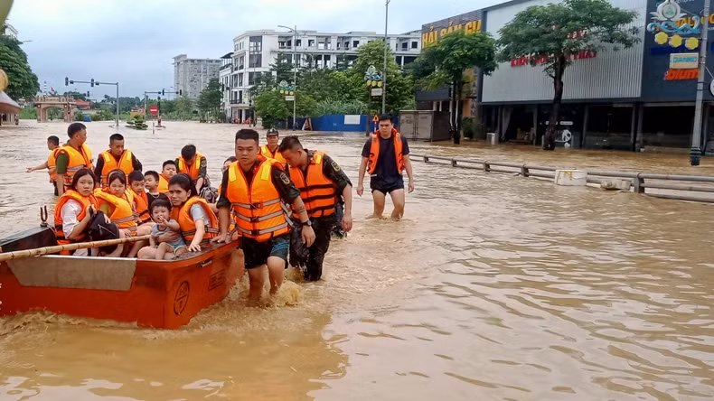 附图：第三号台风'摩羯'给越南造成重大损失。
