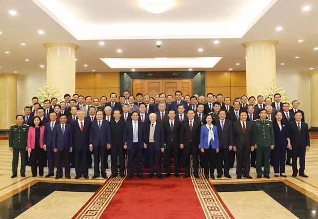 与会代表合影。（图片来源：越通社）