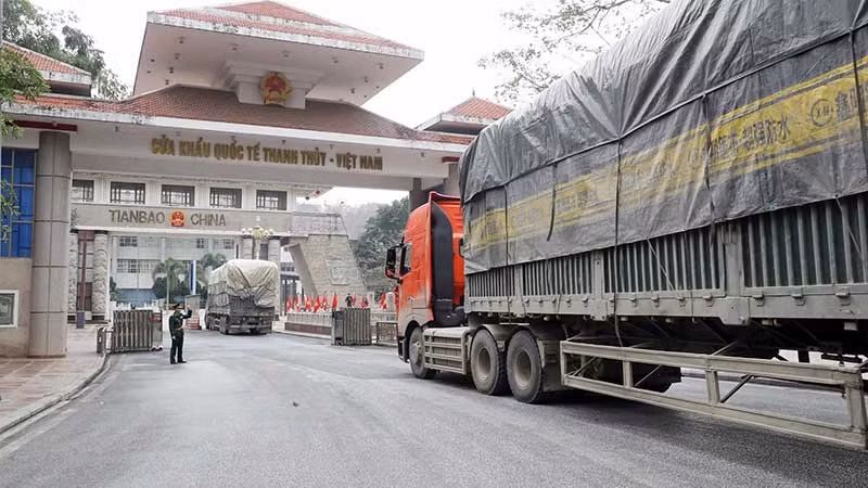 河江省青水口岸进出口活动。